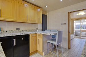 Kitchen/Breakfast:- click for photo gallery